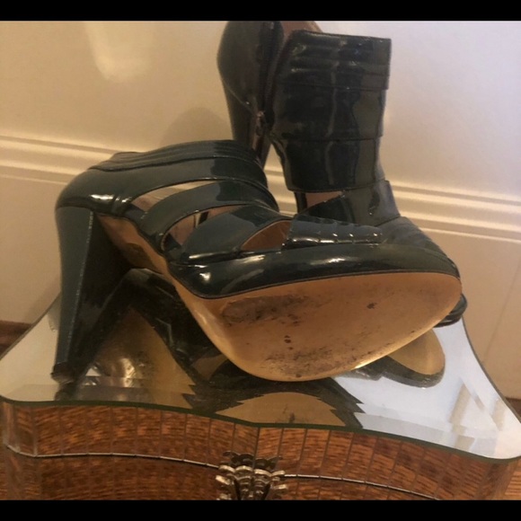 Coye Nokes Green Patent Bootie Size 7 - Picture 2 of 4